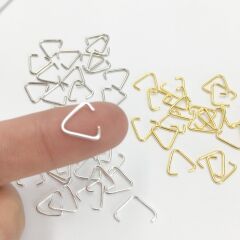 Üçgen metal aparat