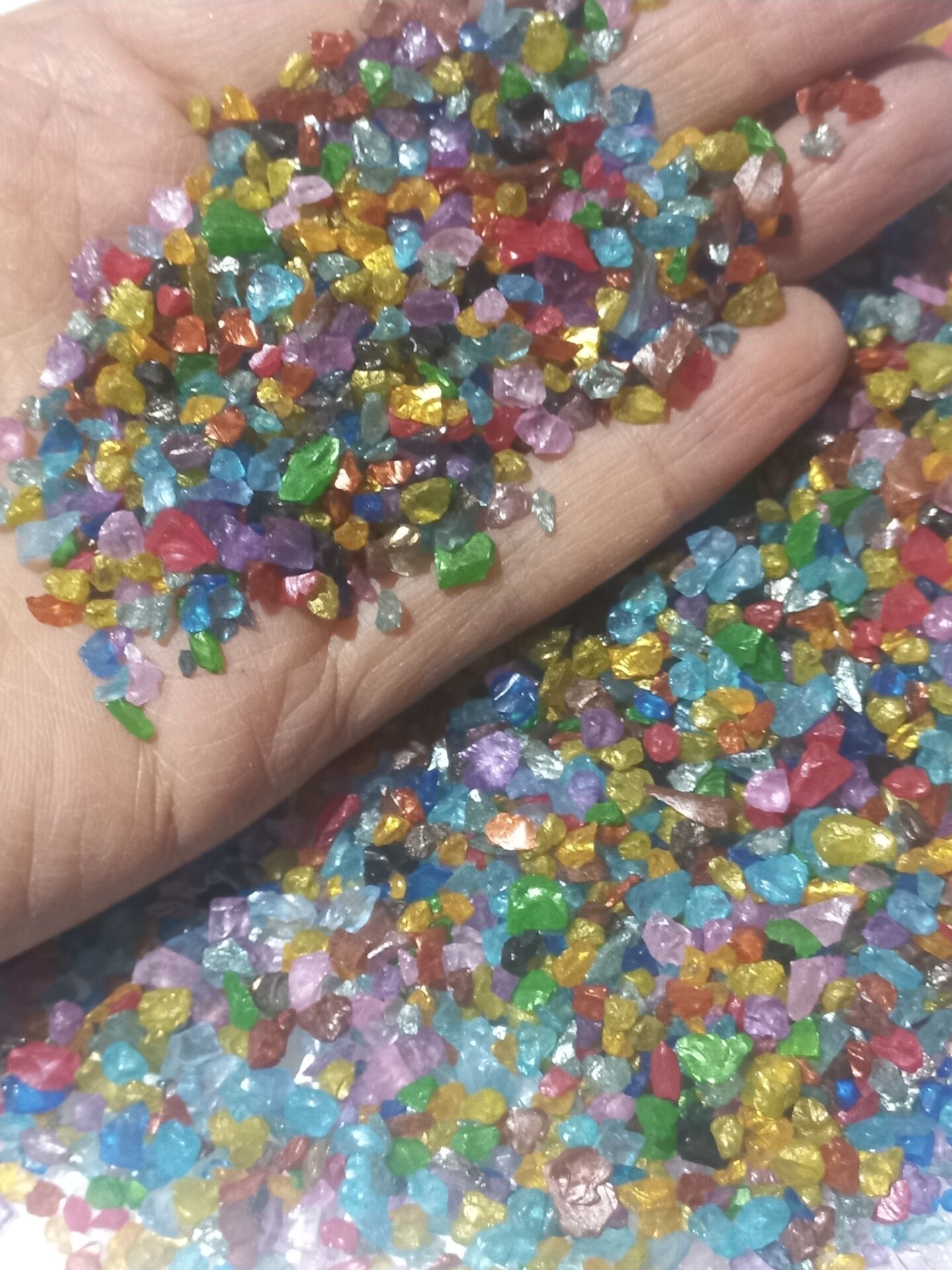 Karışık renk cam kırığı ufak